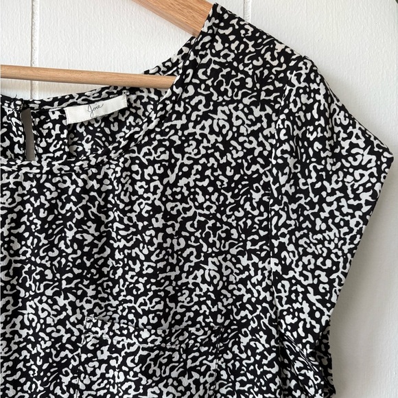 Joie 100% Silk Black White Cap Sleeve Blouse - Picture 2 of 5